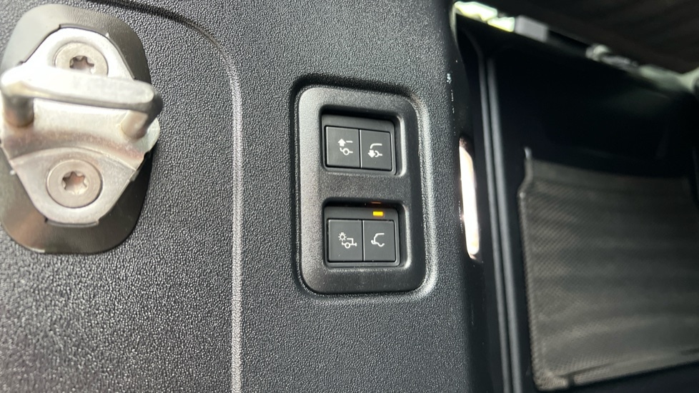 Used Land Rover Defender 2022 for sale - 76540137: Photo 54