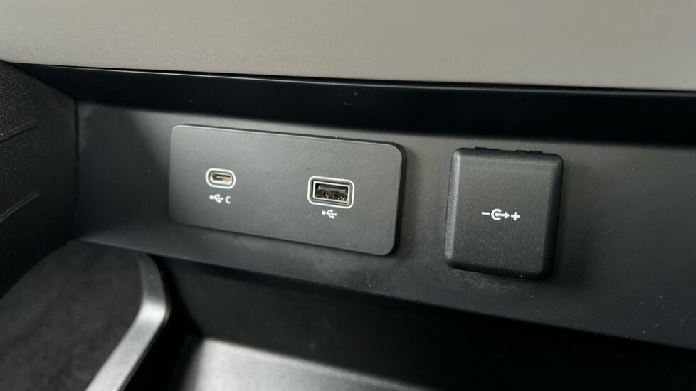 Used Land Rover Defender 2022 for sale - 76540137: Photo 69