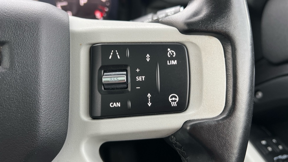 Used Land Rover Defender 2022 for sale - 76540137: Photo 71