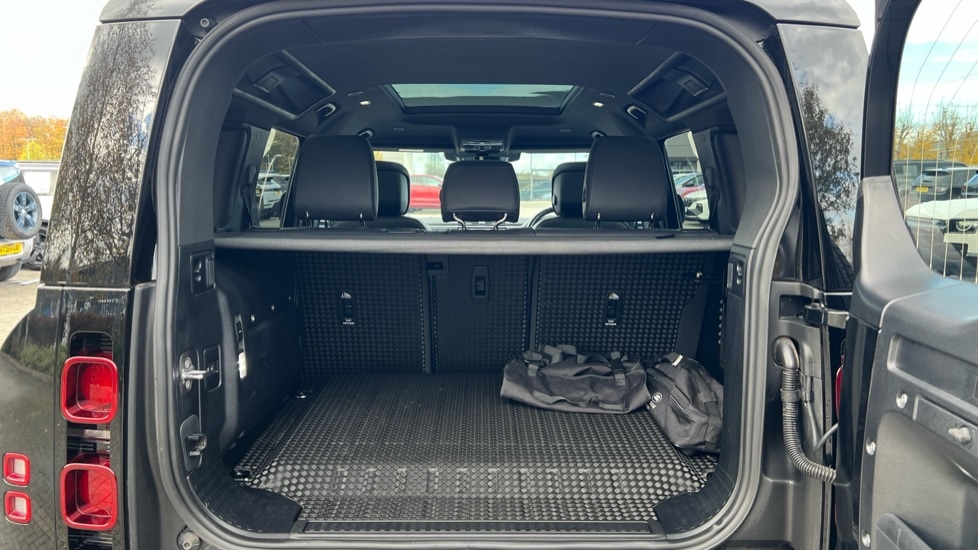 Used Land Rover Defender 2025 for sale - 76691580: Photo 10