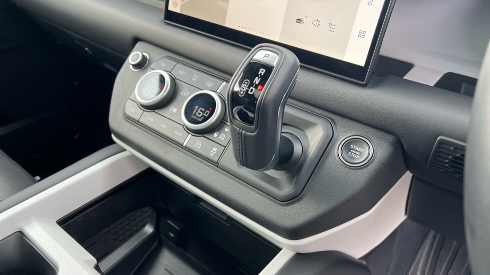 Used Land Rover Defender 2025 for sale - 76691580: Photo 13