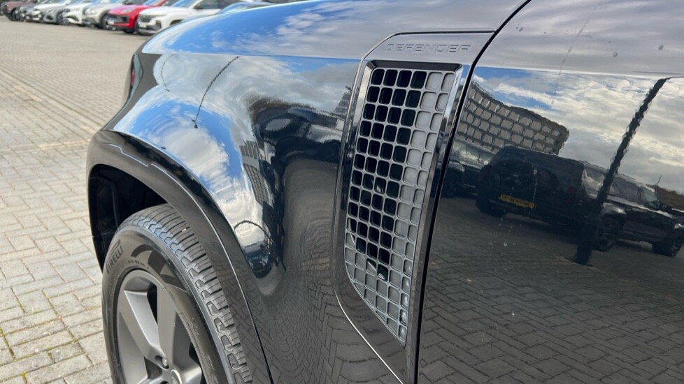 Used Land Rover Defender 2025 for sale - 76691580: Photo 20