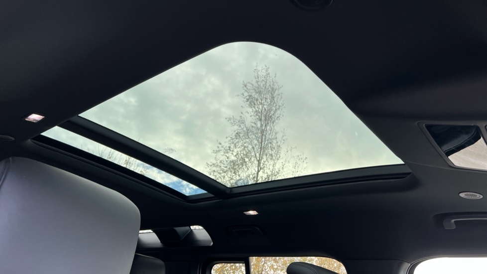 Used Land Rover Defender 2025 for sale - 76691580: Photo 21