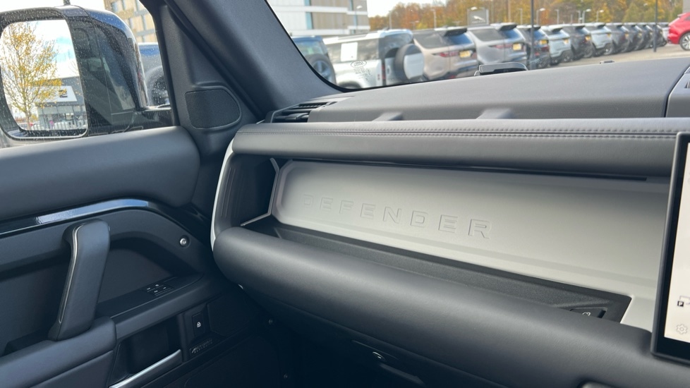 Used Land Rover Defender 2025 for sale - 76691580: Photo 23