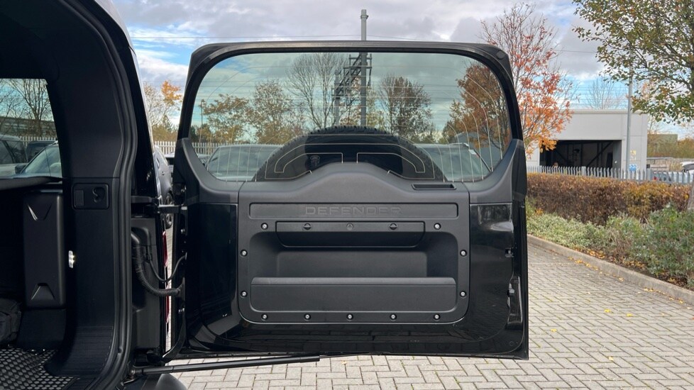 Used Land Rover Defender 2025 for sale - 76691580: Photo 24