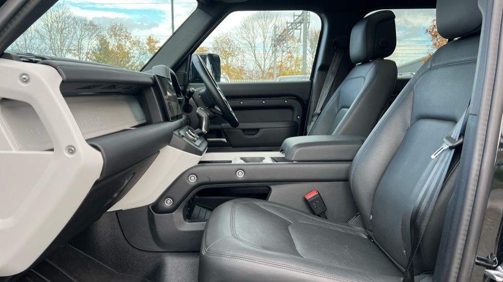 Used Land Rover Defender 2025 for sale - 76691580: Photo 3