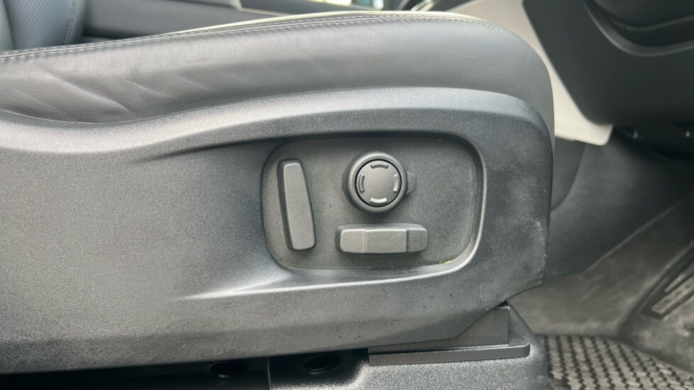 Used Land Rover Defender 2025 for sale - 76691580: Photo 46