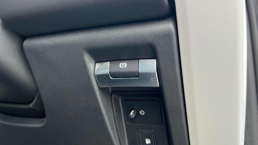 Used Land Rover Defender 2025 for sale - 76691580: Photo 47