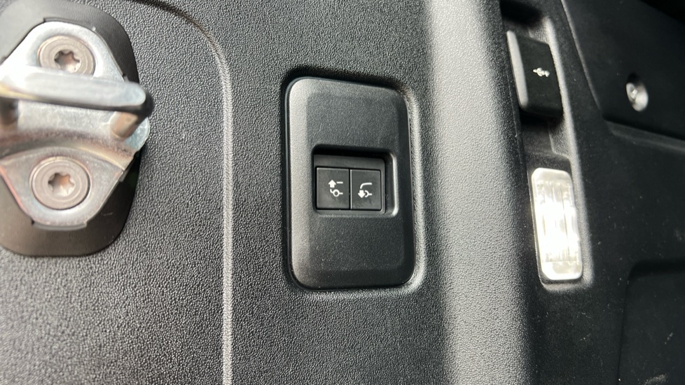 Used Land Rover Defender 2025 for sale - 76691580: Photo 55