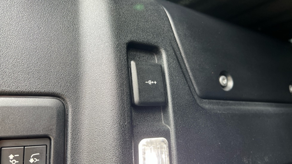 Used Land Rover Defender 2025 for sale - 76691580: Photo 56