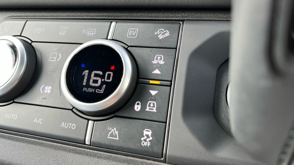 Used Land Rover Defender 2025 for sale - 76691580: Photo 70