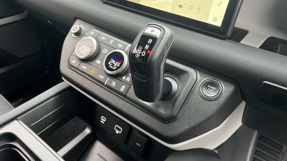 Used Land Rover Defender 2023 for sale - 77010221: Photo 13