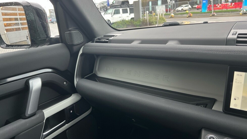 Used Land Rover Defender 2023 for sale - 77010221: Photo 22