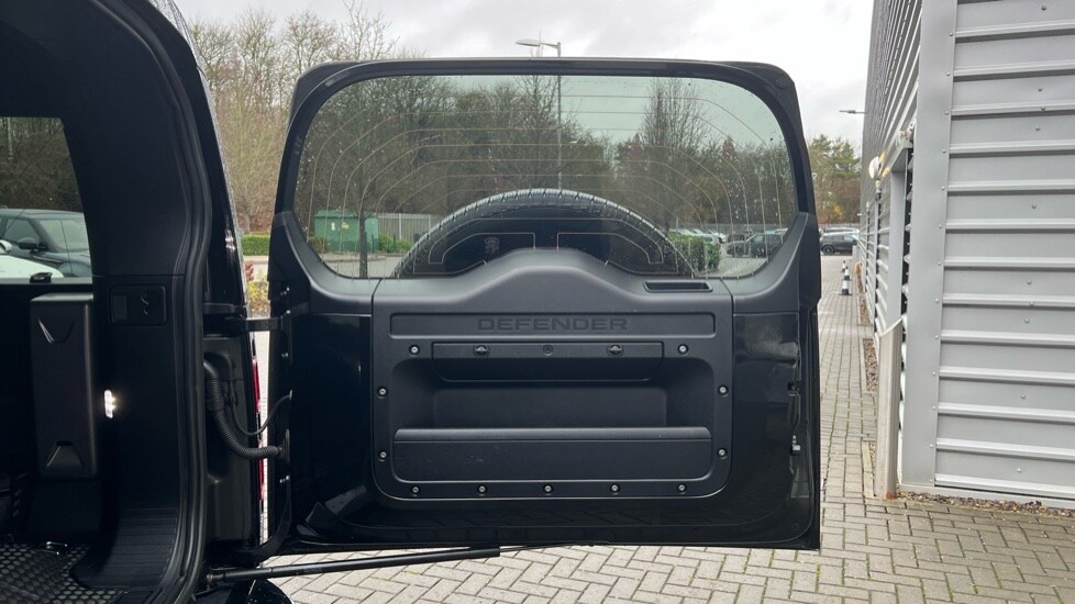 Used Land Rover Defender 2023 for sale - 77010221: Photo 23