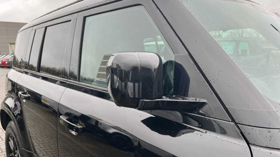 Used Land Rover Defender 2023 for sale - 77010221: Photo 24