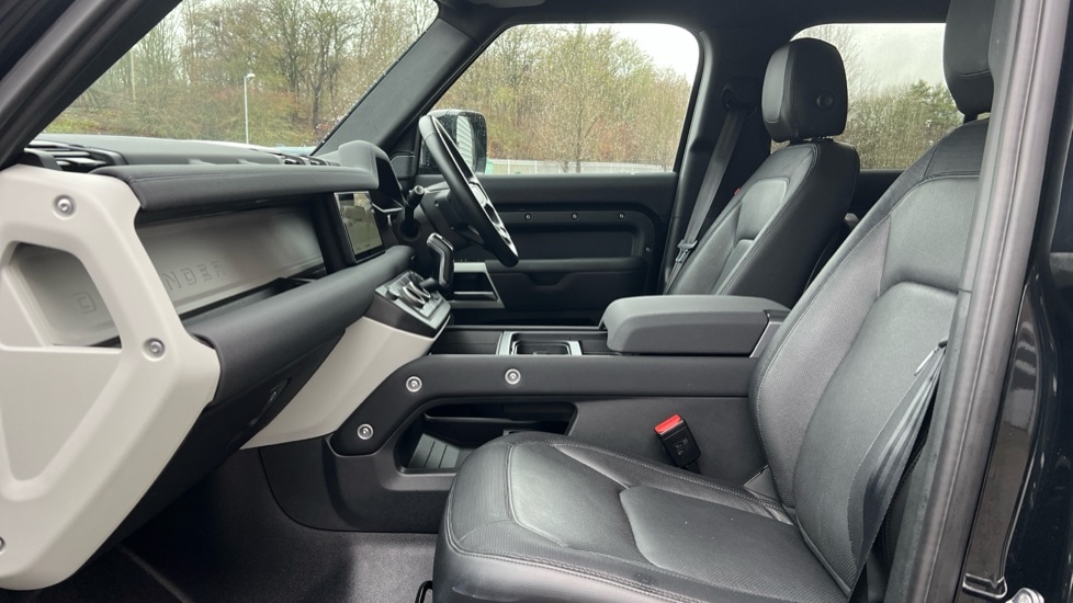 Used Land Rover Defender 2023 for sale - 77010221: Photo 3