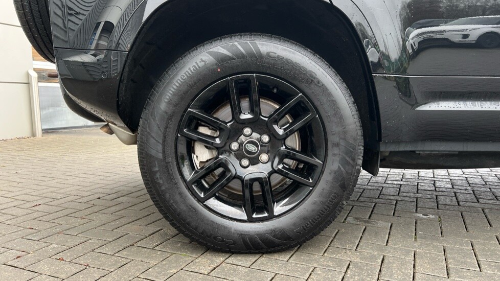 Used Land Rover Defender 2023 for sale - 77010221: Photo 32