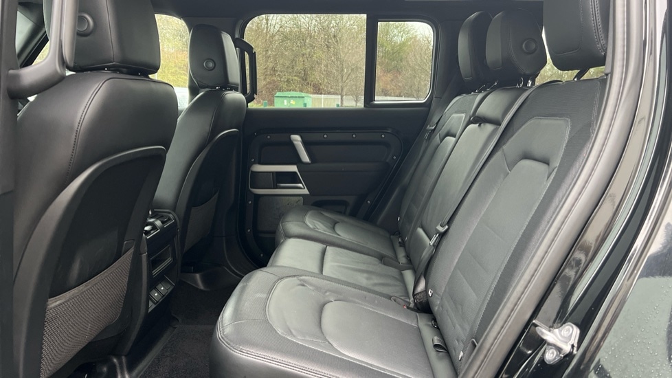 Used Land Rover Defender 2023 for sale - 77010221: Photo 4