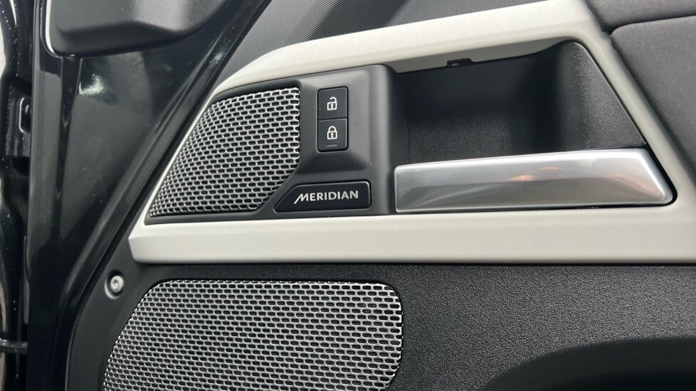 Used Land Rover Defender 2023 for sale - 77010221: Photo 44