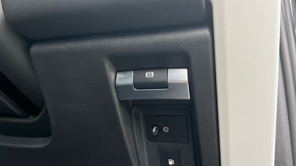 Used Land Rover Defender 2023 for sale - 77010221: Photo 46