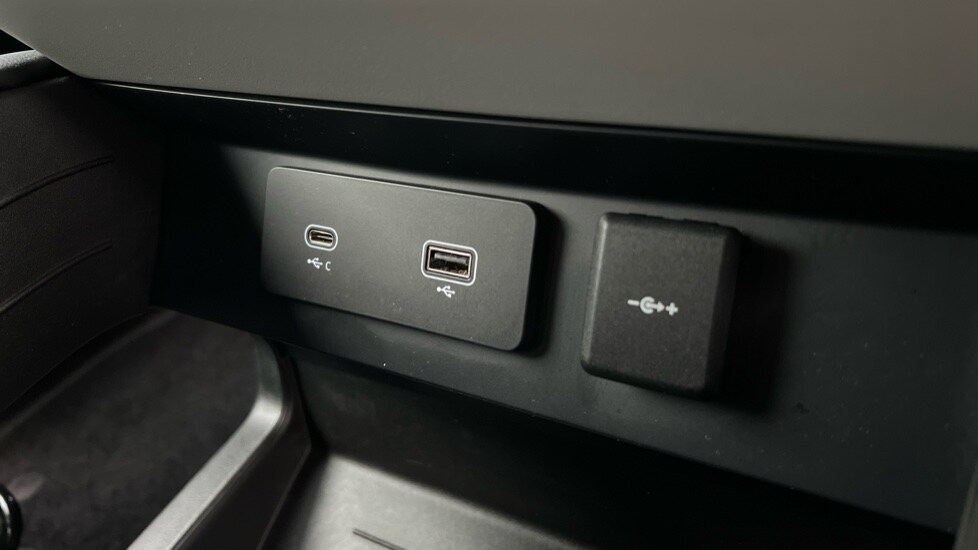 Used Land Rover Defender 2023 for sale - 77010221: Photo 48