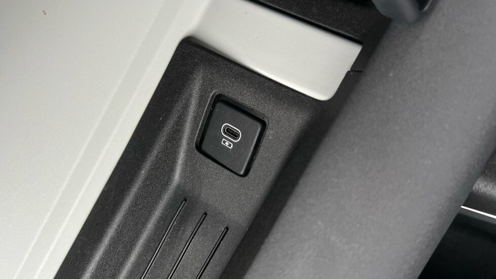 Used Land Rover Defender 2023 for sale - 77010221: Photo 70