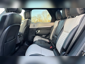 Used Land Rover Discovery 2023 for sale - 76540106: Photo