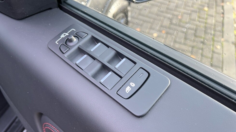 Used Land Rover Discovery Sport 2023 for sale - 77021844: Photo 40