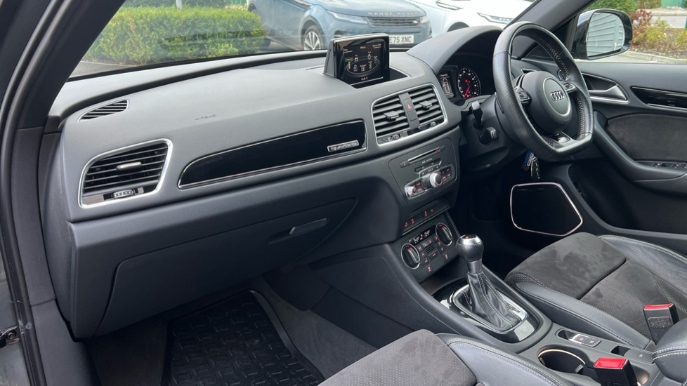 Used Audi Q3 2017 for sale - 77067868: Photo 10