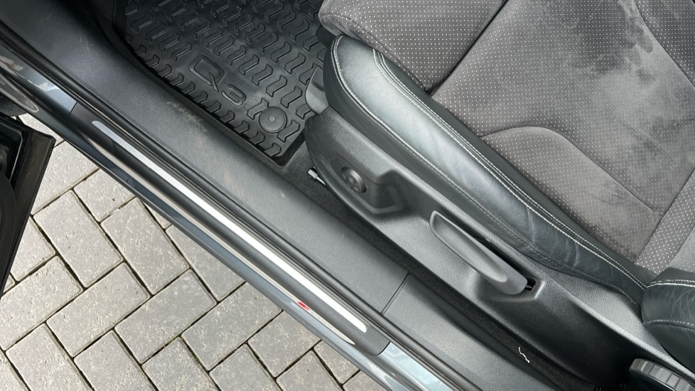 Used Audi Q3 2017 for sale - 77067868: Photo 34