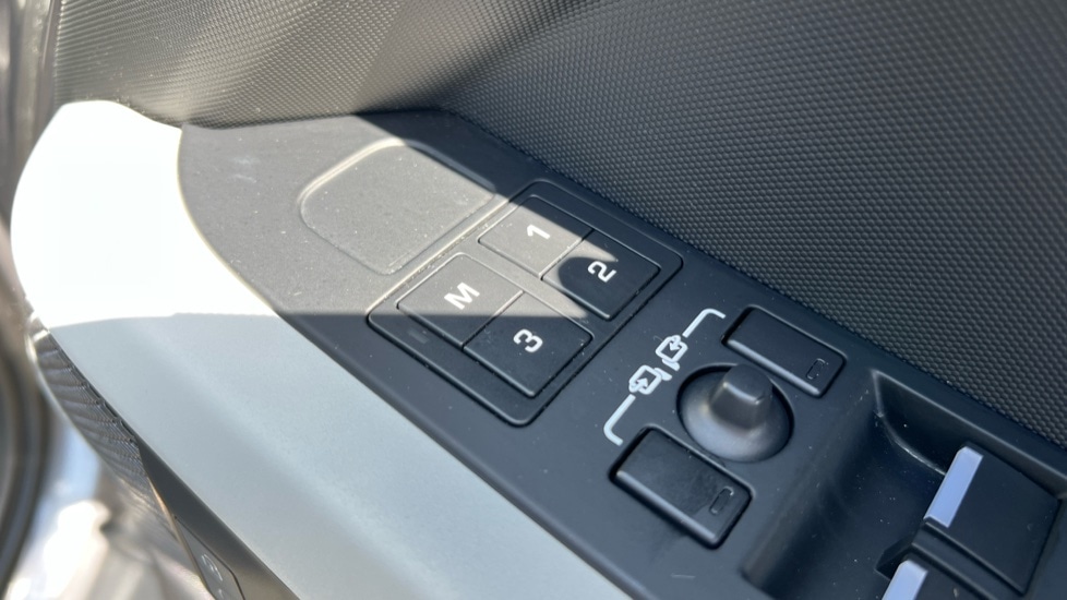 Used Land Rover Defender 2023 for sale - 76176253: Photo 45
