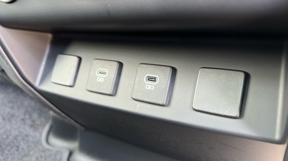 Used Land Rover Defender 2023 for sale - 76176253: Photo 53