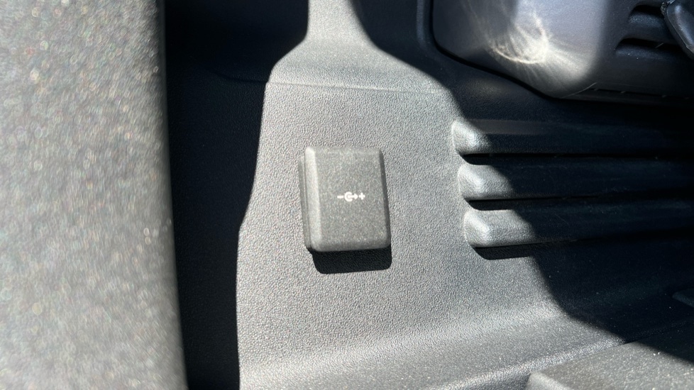 Used Land Rover Defender 2023 for sale - 76176253: Photo 54