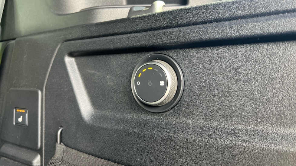 Used Land Rover Defender 2023 for sale - 76176253: Photo 57