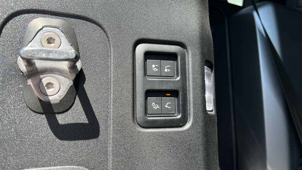 Used Land Rover Defender 2023 for sale - 76176253: Photo 59