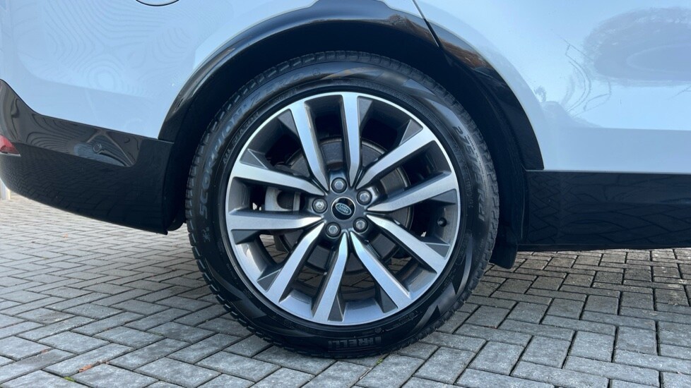 Used Land Rover Discovery 2022 for sale - 76580122: Photo 32