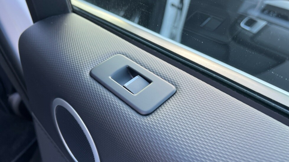 Used Land Rover Discovery 2022 for sale - 76580122: Photo 49