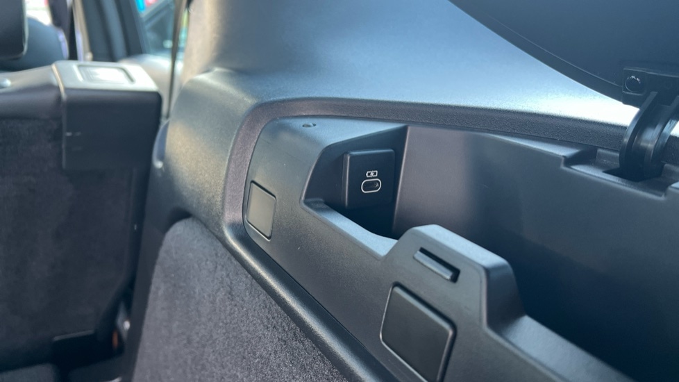 Used Land Rover Discovery 2022 for sale - 76580122: Photo 55