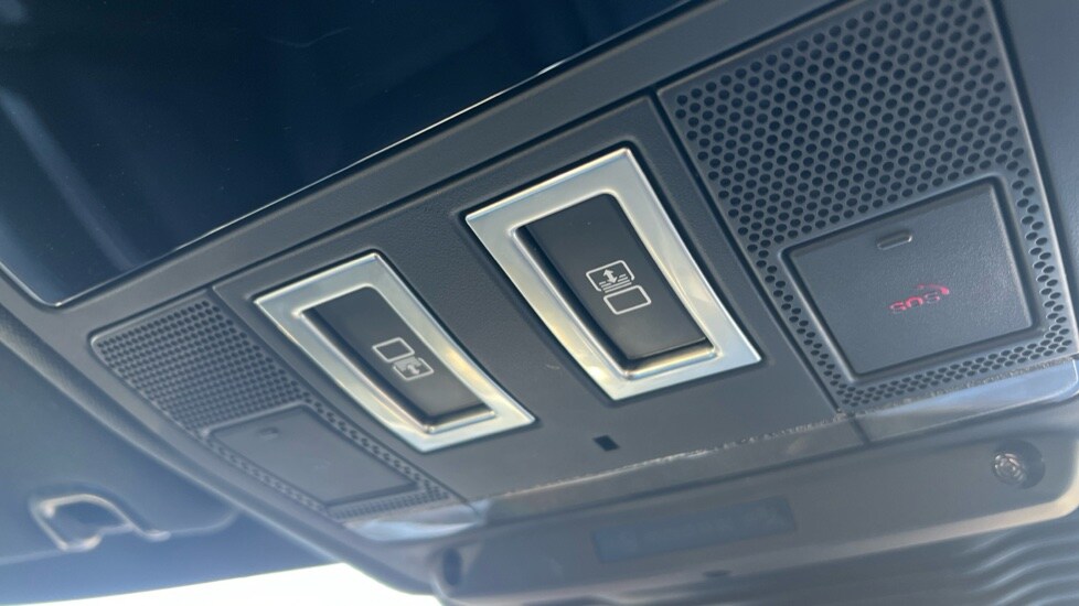 Used Land Rover Discovery 2022 for sale - 76580122: Photo 74