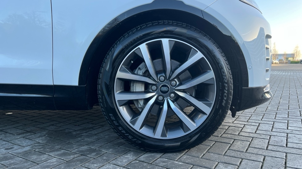 Used Land Rover Discovery 2022 for sale - 76580122: Photo 8