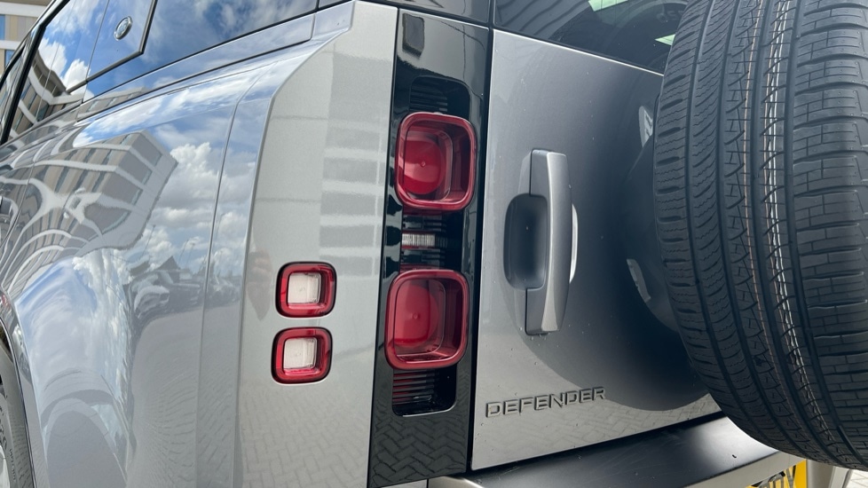 Used Land Rover Defender 2023 for sale - 76691399: Photo 19