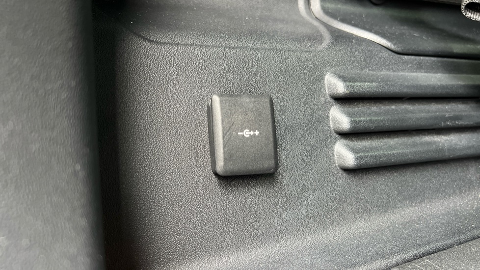 Used Land Rover Defender 2023 for sale - 76691399: Photo 53