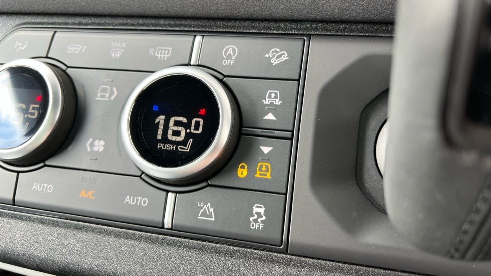 Used Land Rover Defender 2023 for sale - 76691399: Photo 69