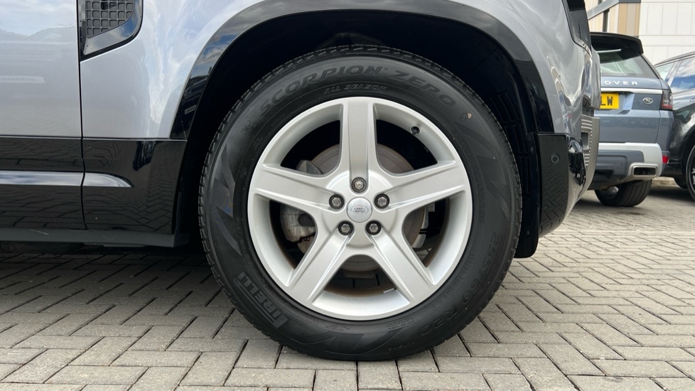 Used Land Rover Defender 2023 for sale - 76691399: Photo 8