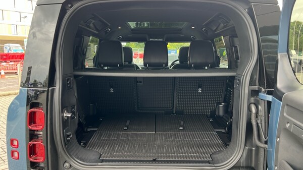 Used Land Rover Defender 2023 for sale - 76217292: Photo 15
