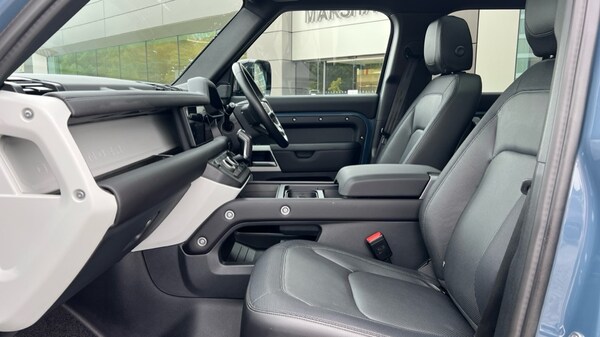 Used Land Rover Defender 2023 for sale - 76217292: Photo 4