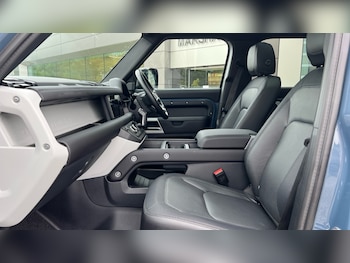 Used Land Rover Defender 2023 for sale - 76217292: Photo 4