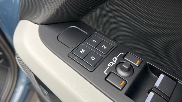 Used Land Rover Defender 2023 for sale - 76217292: Photo 60