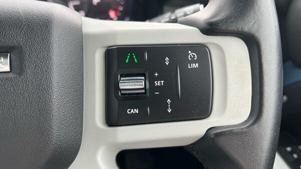 Used Land Rover Defender 2023 for sale - 76217292: Photo 92