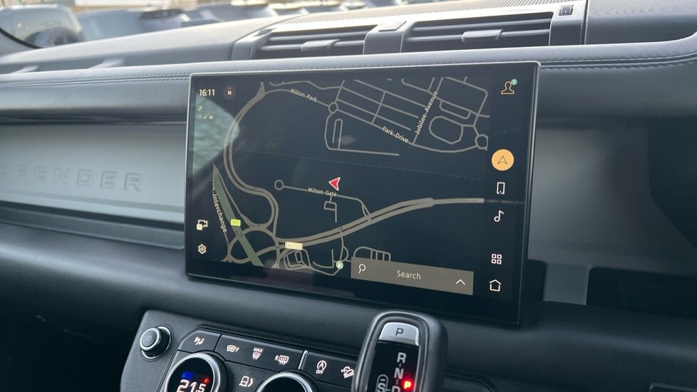 Used Land Rover Defender 2023 for sale - 76602793: Photo 11